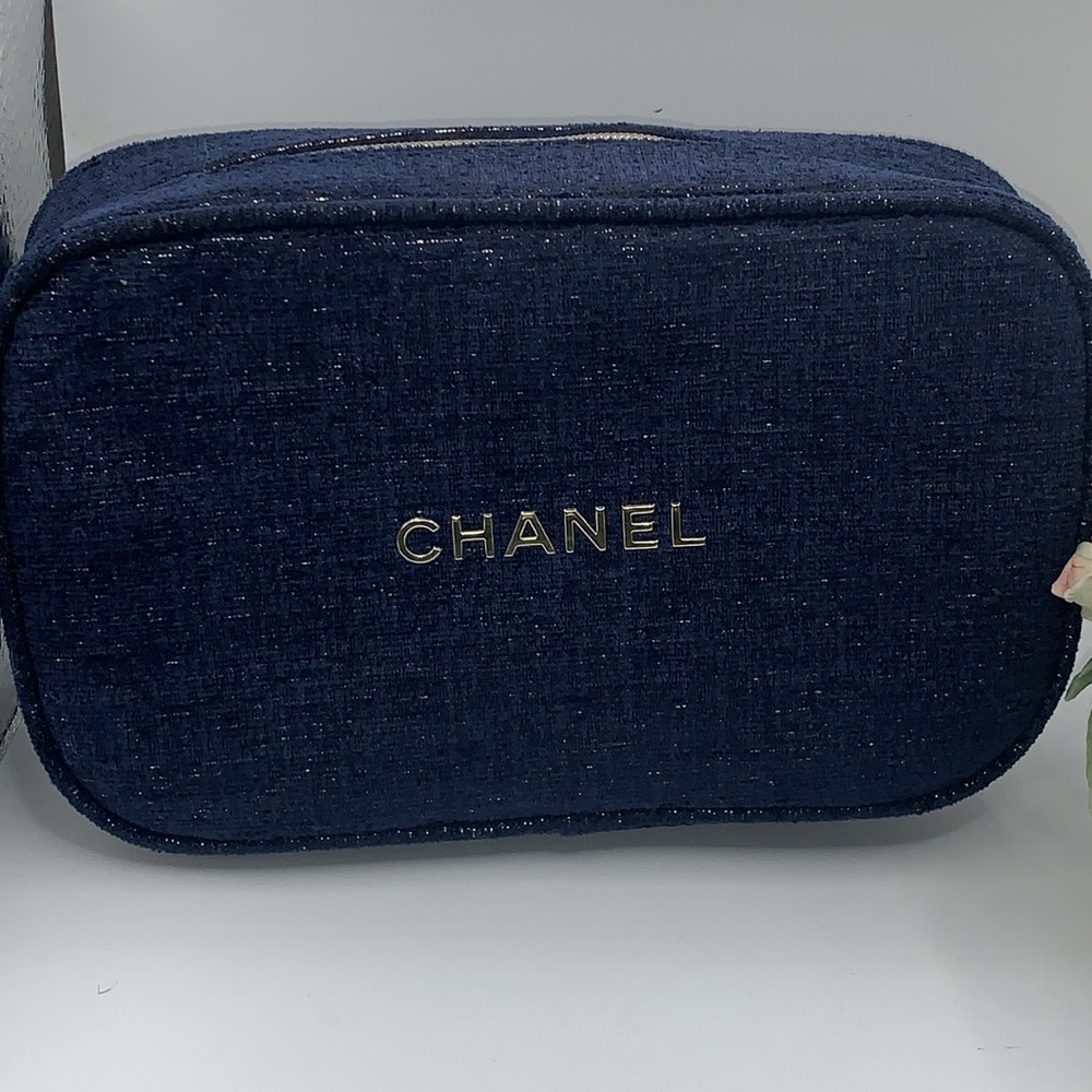 CHANEL cosmetic bag - Picture 3 of 6
